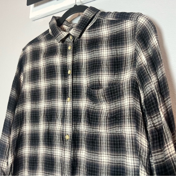 American Eagle Button Up Shirt Soft Boyfriend Fit Black Grey Plaid Size Medium - Picture 1 of 10